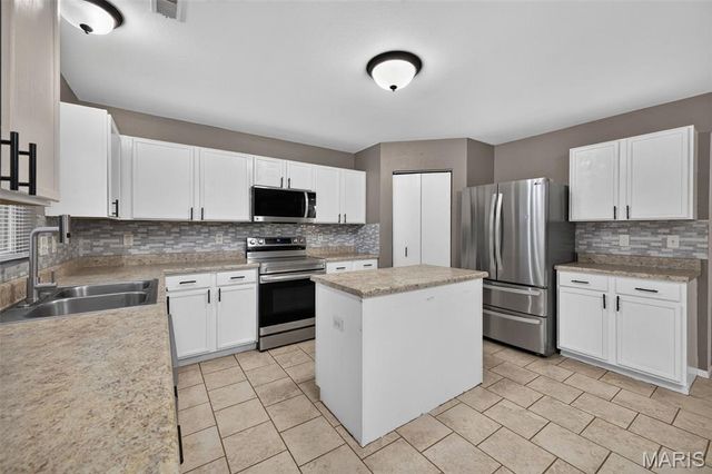 1400 Royal Forest Drive, Mascoutah, IL 62258