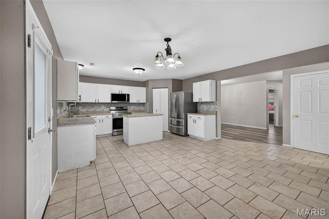 1400 Royal Forest Drive, Mascoutah, IL 62258