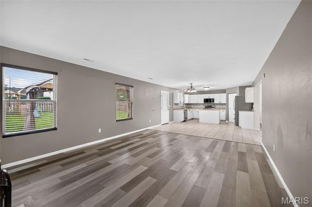 1400 Royal Forest Drive, Mascoutah, IL 62258