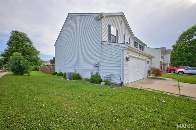 1400 Royal Forest Drive, Mascoutah, IL 62258