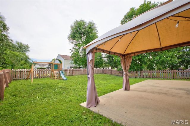 1400 Royal Forest Drive, Mascoutah, IL 62258