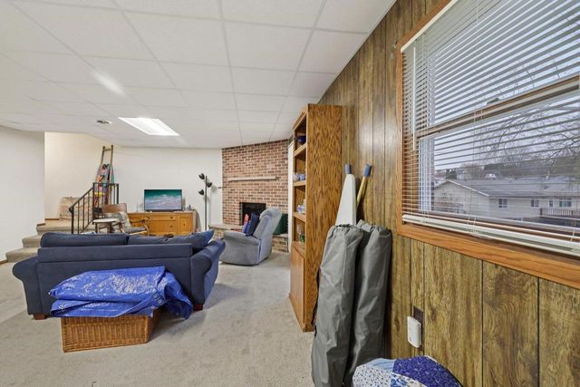 105-107 W Garfield Street, Mount Horeb, WI 53572