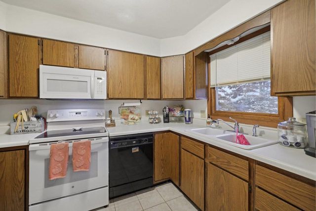 105-107 W Garfield Street, Mount Horeb, WI 53572