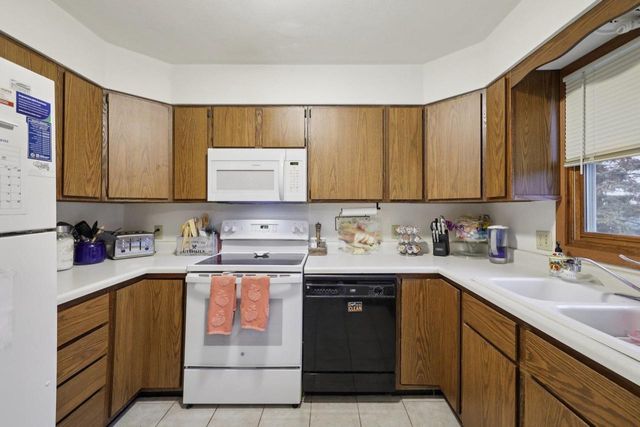 105-107 W Garfield Street, Mount Horeb, WI 53572