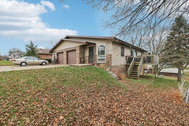 105-107 W Garfield Street, Mount Horeb, WI 53572