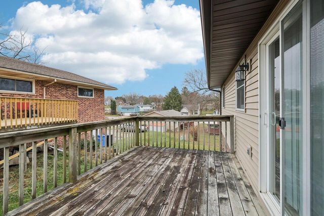 105-107 W Garfield Street, Mount Horeb, WI 53572