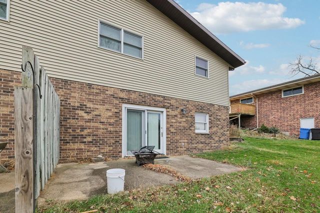 105-107 W Garfield Street, Mount Horeb, WI 53572