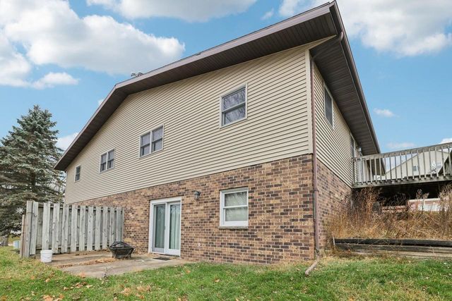 105-107 W Garfield Street, Mount Horeb, WI 53572