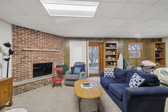 105-107 W Garfield Street, Mount Horeb, WI 53572