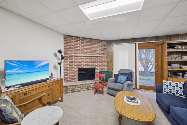 105-107 W Garfield Street, Mount Horeb, WI 53572