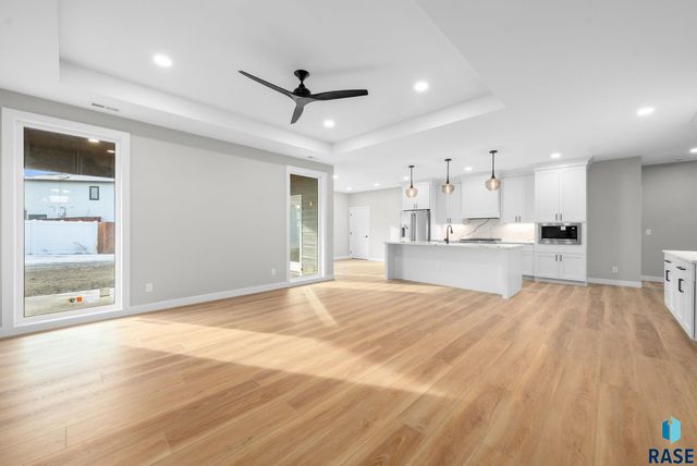 6105 W 54th St Street, Sioux Falls, SD 57107