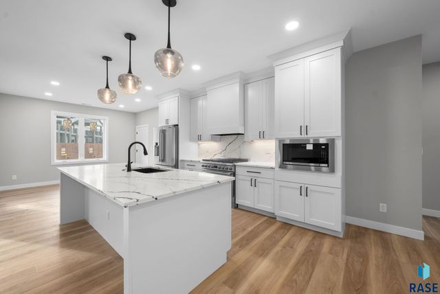 6105 W 54th St Street, Sioux Falls, SD 57107