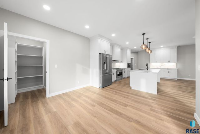 6105 W 54th St Street, Sioux Falls, SD 57107