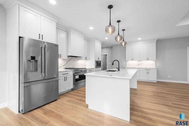 6105 W 54th St Street, Sioux Falls, SD 57107