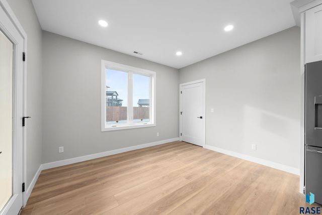 6105 W 54th St Street, Sioux Falls, SD 57107