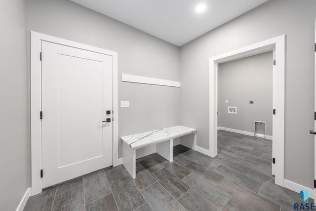 6105 W 54th St Street, Sioux Falls, SD 57107