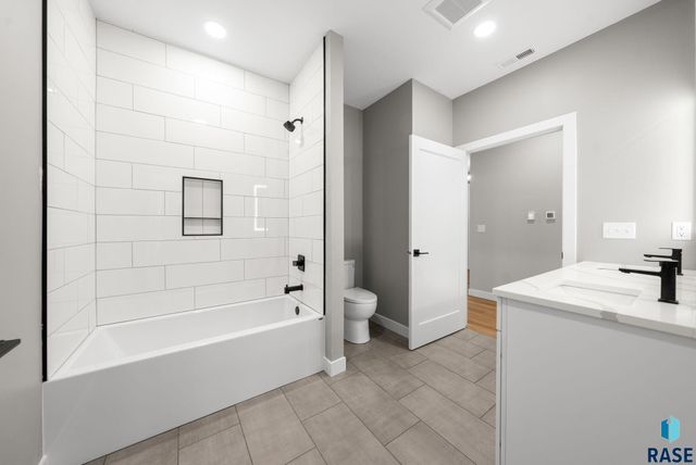 6105 W 54th St Street, Sioux Falls, SD 57107