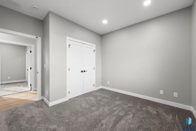 6105 W 54th St Street, Sioux Falls, SD 57107