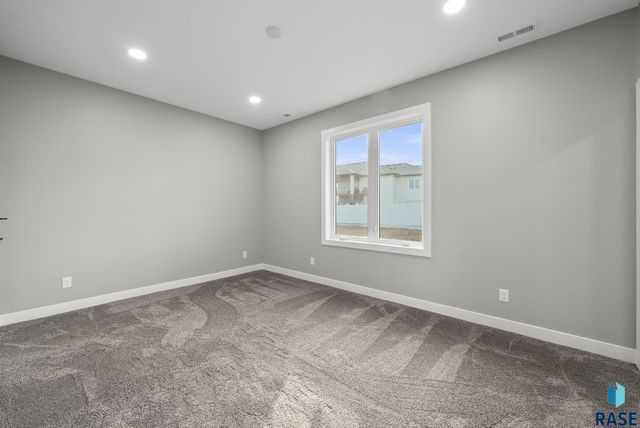 6105 W 54th St Street, Sioux Falls, SD 57107