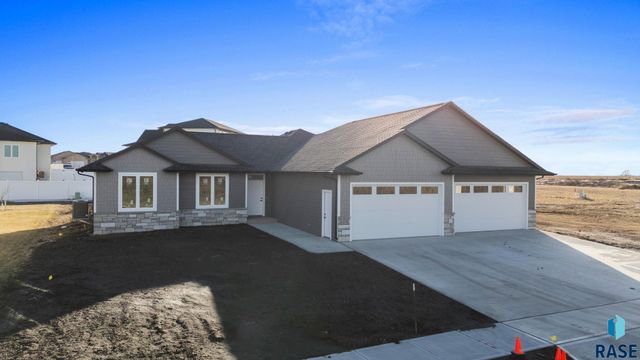 6105 W 54th St Street, Sioux Falls, SD 57107