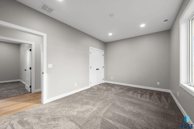 6105 W 54th St Street, Sioux Falls, SD 57107