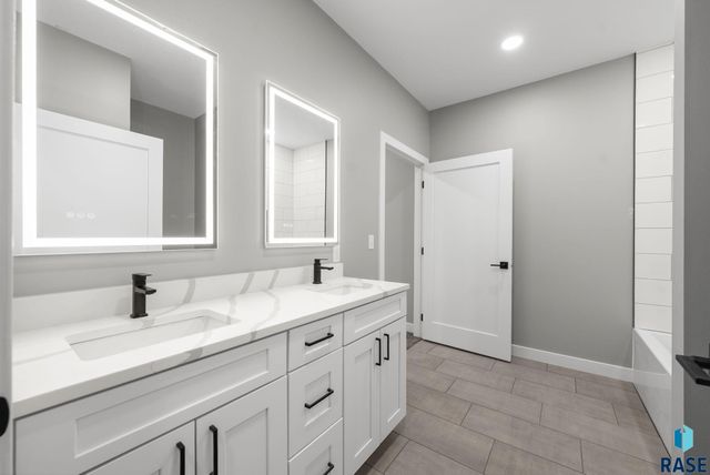 6105 W 54th St Street, Sioux Falls, SD 57107