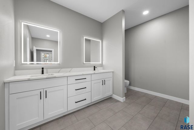 6105 W 54th St Street, Sioux Falls, SD 57107