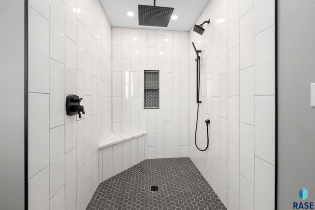 6105 W 54th St Street, Sioux Falls, SD 57107