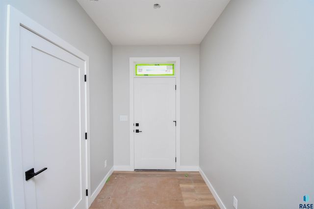 6105 W 54th St Street, Sioux Falls, SD 57107