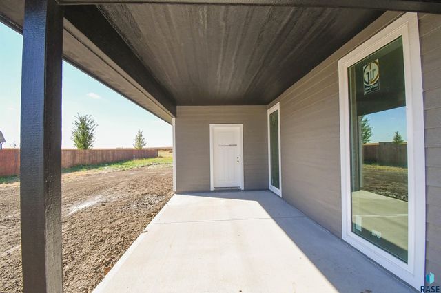 6105 W 54th St Street, Sioux Falls, SD 57107