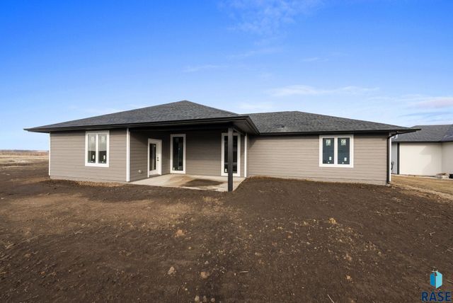 6105 W 54th St Street, Sioux Falls, SD 57107