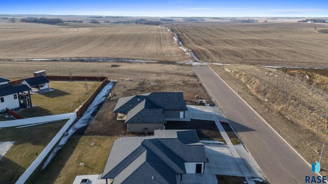 6105 W 54th St Street, Sioux Falls, SD 57107