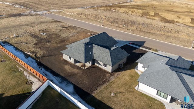 6105 W 54th St Street, Sioux Falls, SD 57107