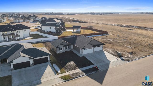6105 W 54th St Street, Sioux Falls, SD 57107
