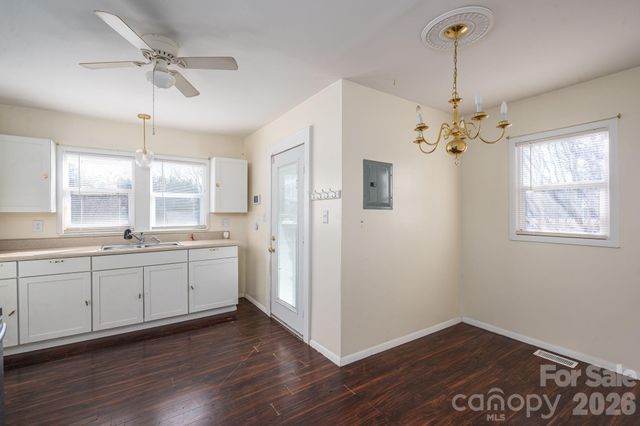 329 W Main Street, Lincolnton, NC 28092