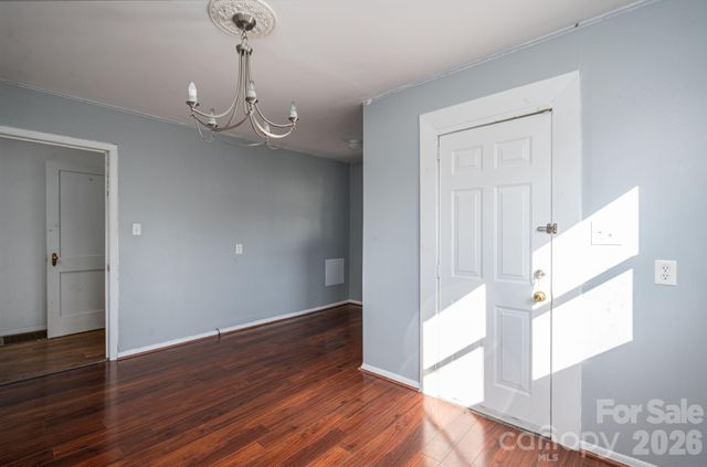 329 W Main Street, Lincolnton, NC 28092