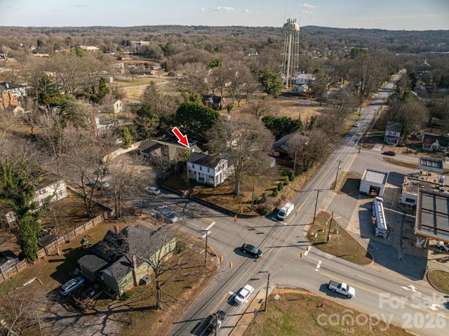 329 W Main Street, Lincolnton, NC 28092