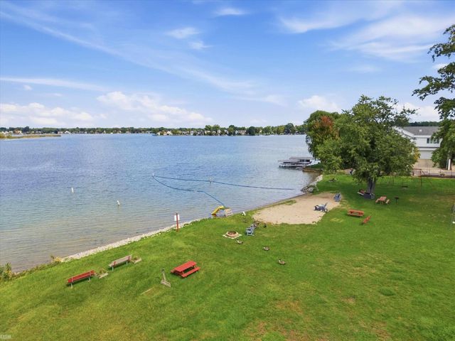 1660 Beechmont Street, Keego Harbor, MI 48320