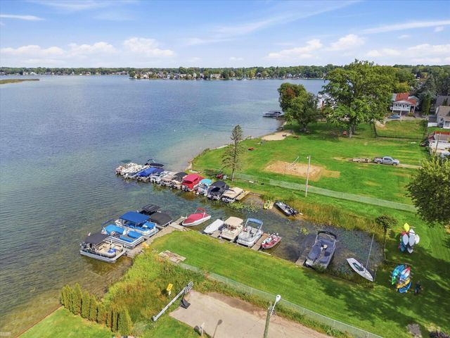 1660 Beechmont Street, Keego Harbor, MI 48320