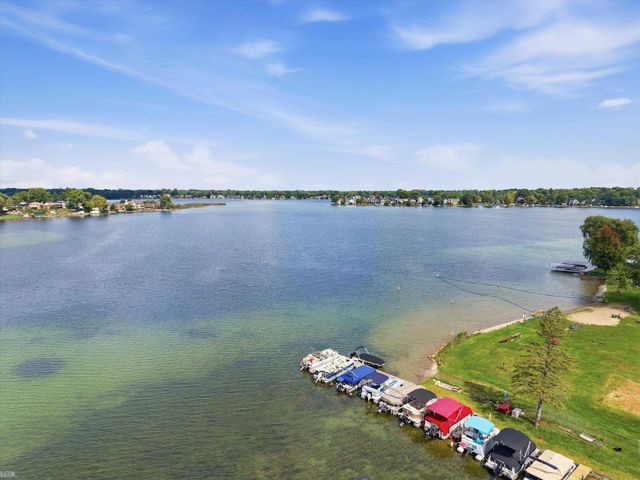 1660 Beechmont Street, Keego Harbor, MI 48320