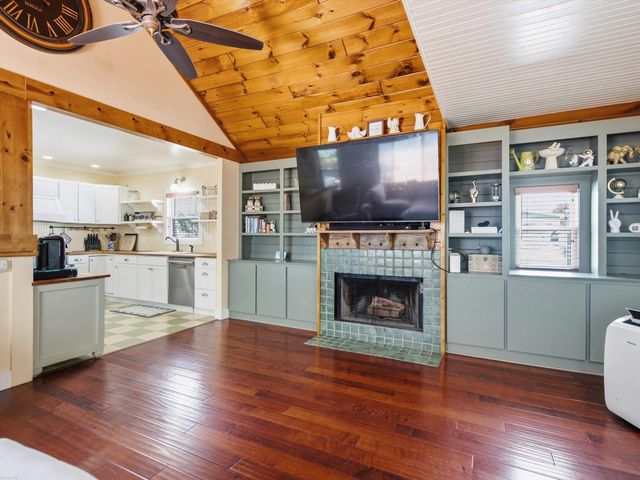 1660 Beechmont Street, Keego Harbor, MI 48320