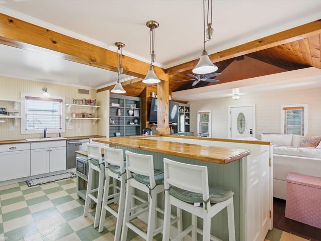 1660 Beechmont Street, Keego Harbor, MI 48320
