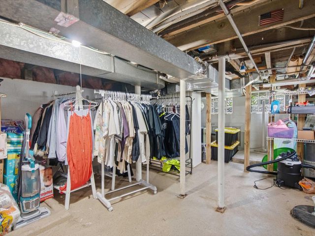 1660 Beechmont Street, Keego Harbor, MI 48320
