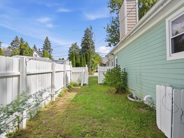 1660 Beechmont Street, Keego Harbor, MI 48320
