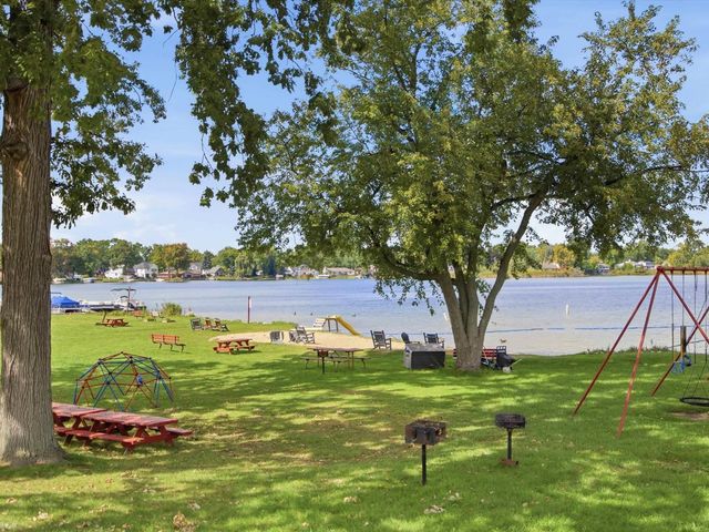 1660 Beechmont Street, Keego Harbor, MI 48320