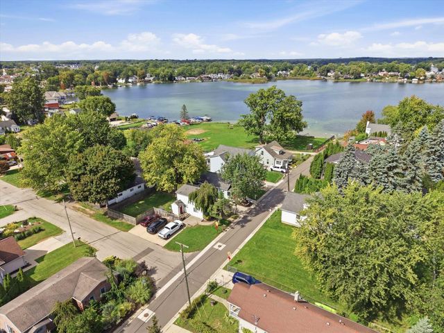 1660 Beechmont Street, Keego Harbor, MI 48320