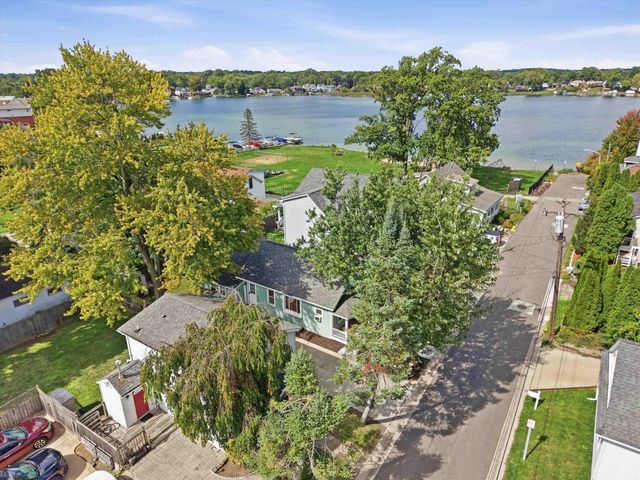 1660 Beechmont Street, Keego Harbor, MI 48320