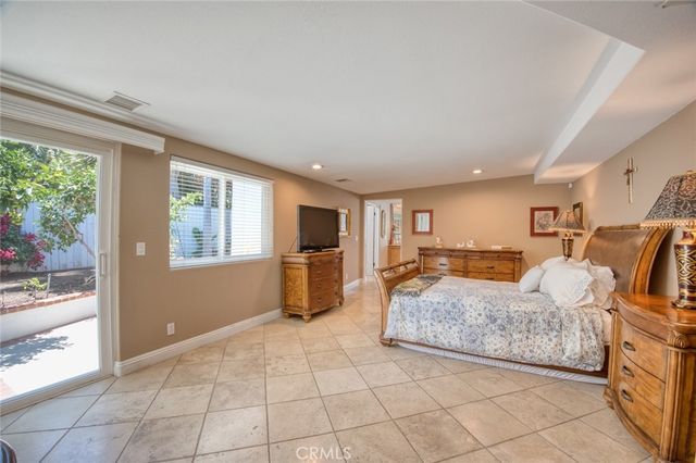 327 Santa Isabel, Newport Beach, CA 92660