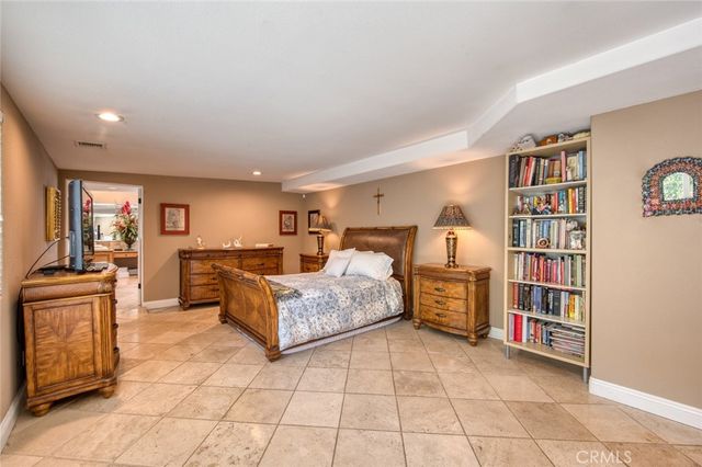 327 Santa Isabel, Newport Beach, CA 92660