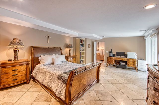 327 Santa Isabel, Newport Beach, CA 92660